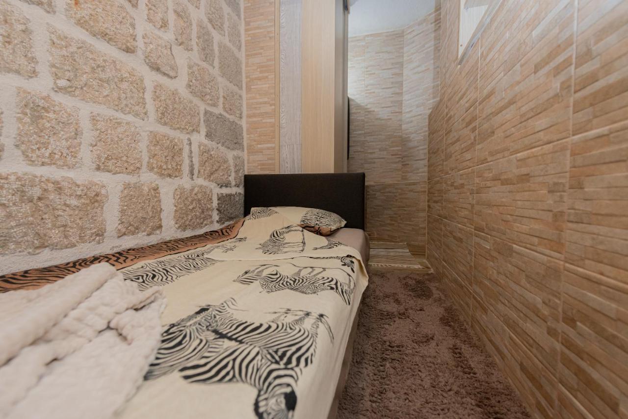 Sea Front 171 Apartment Kotor Ngoại thất bức ảnh