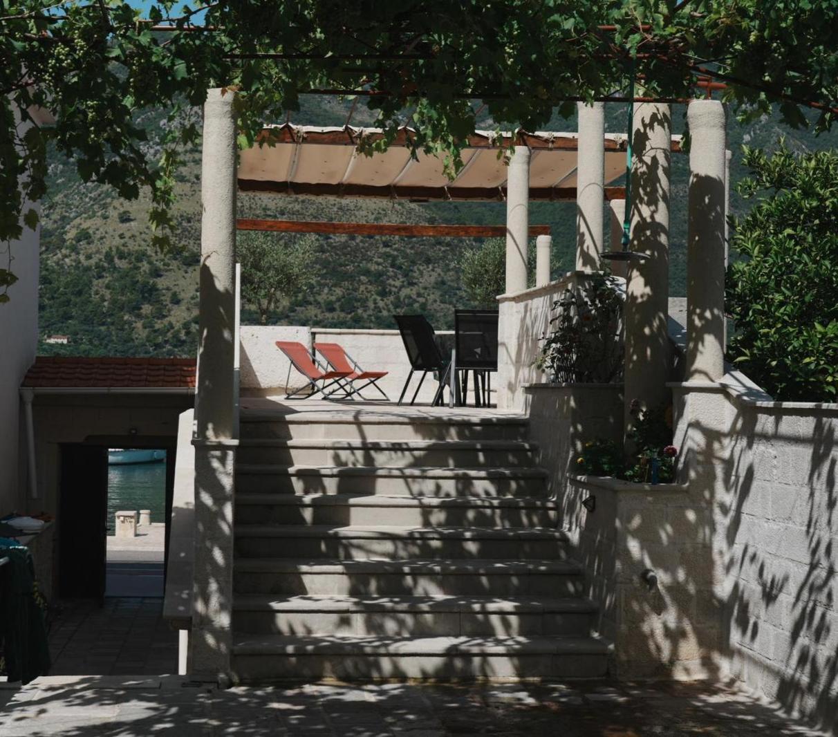Sea Front 171 Apartment Kotor Ngoại thất bức ảnh